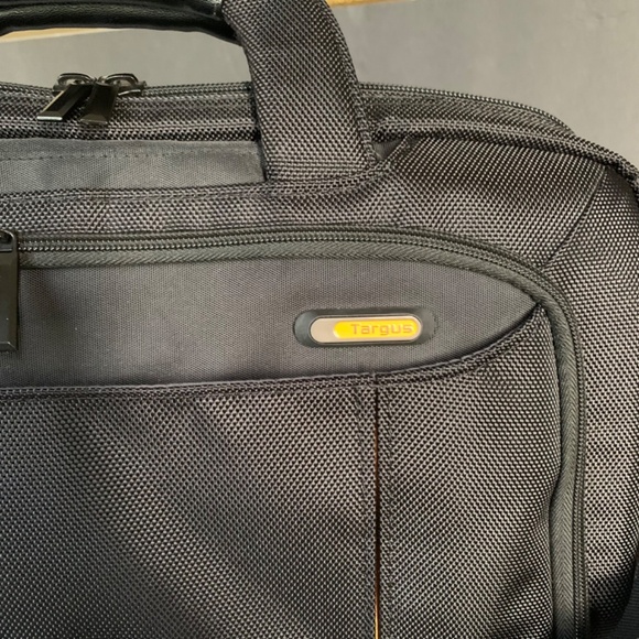 Targus Soft Port Meridian II Laptop Case NWOT - Picture 7 of 9